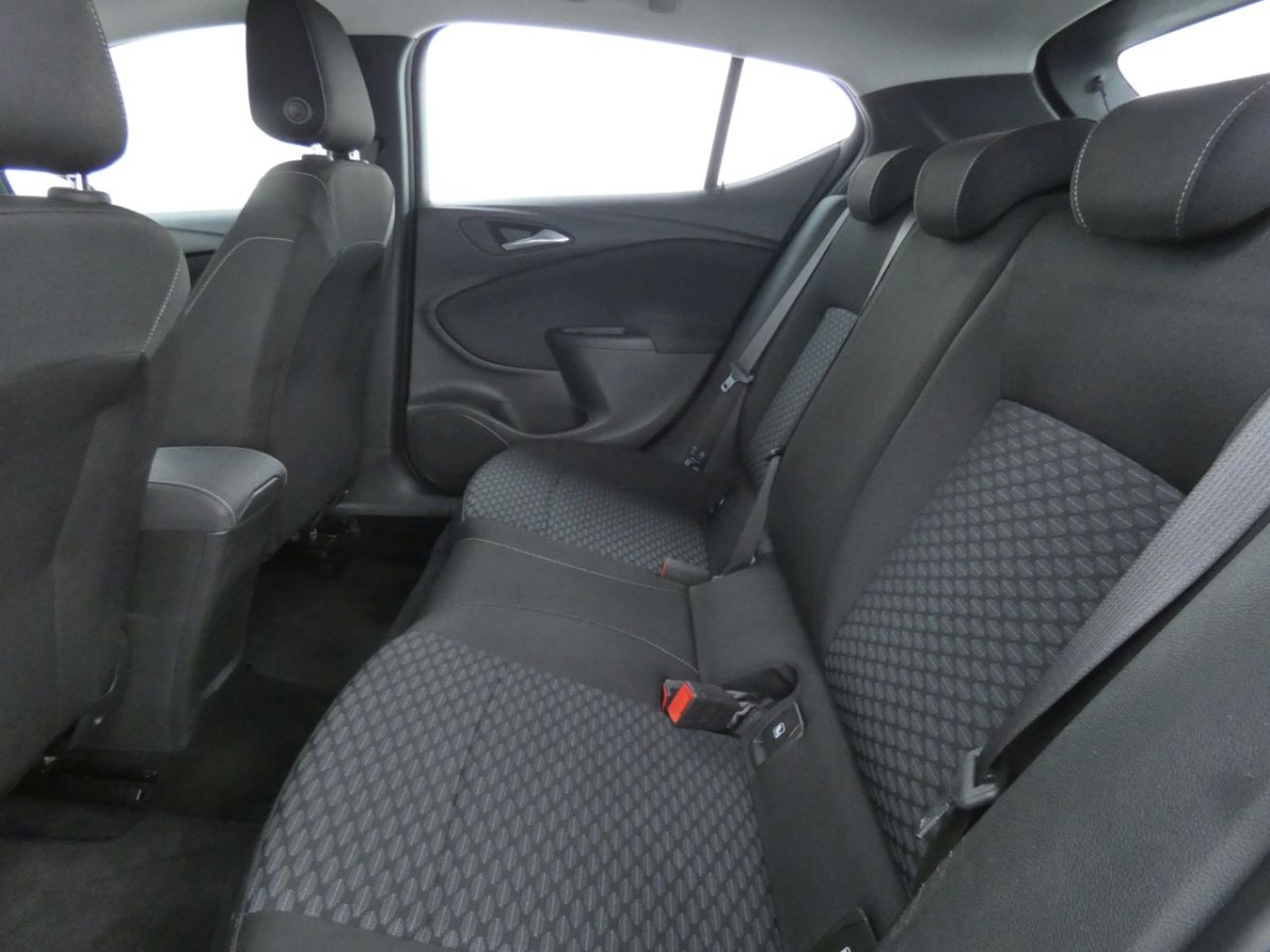 VAUXHALL ASTRA 1.5 BUSINESS EDITION NAV 5D 104 BHP - 2020 - £9,700