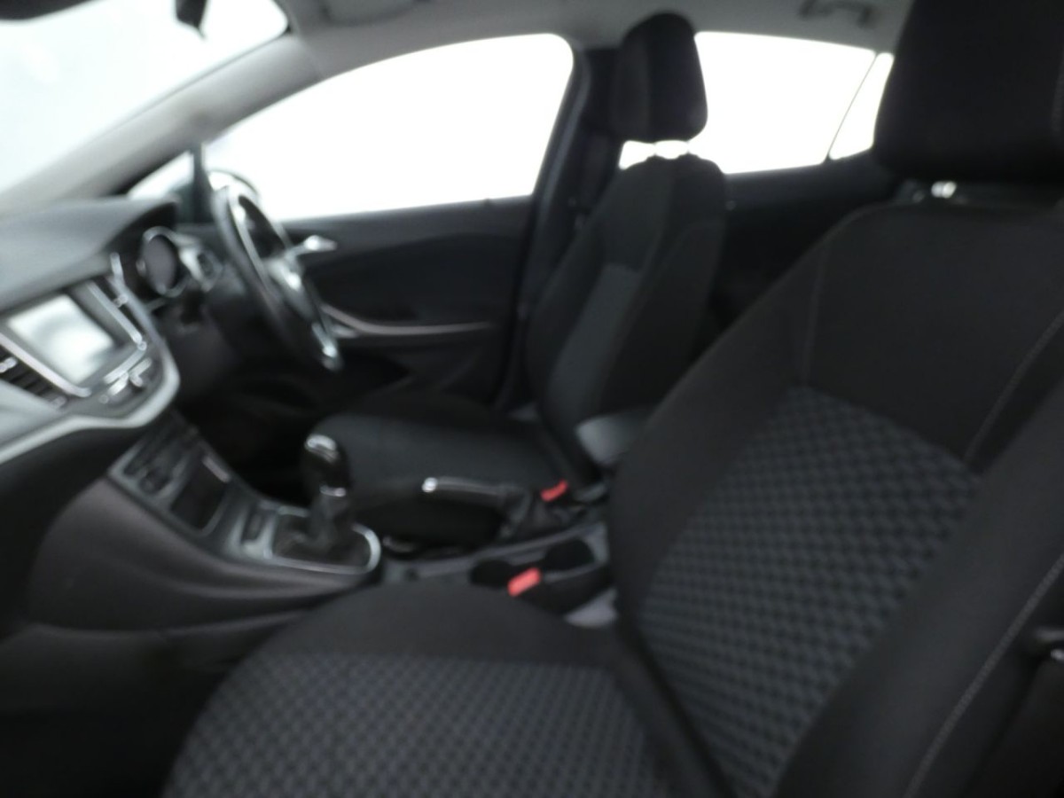 VAUXHALL ASTRA 1.5 BUSINESS EDITION NAV 5D 104 BHP - 2020 - £9,700