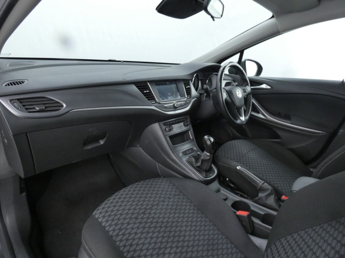 VAUXHALL ASTRA 1.5 BUSINESS EDITION NAV 5D 104 BHP - 2020 - £9,700