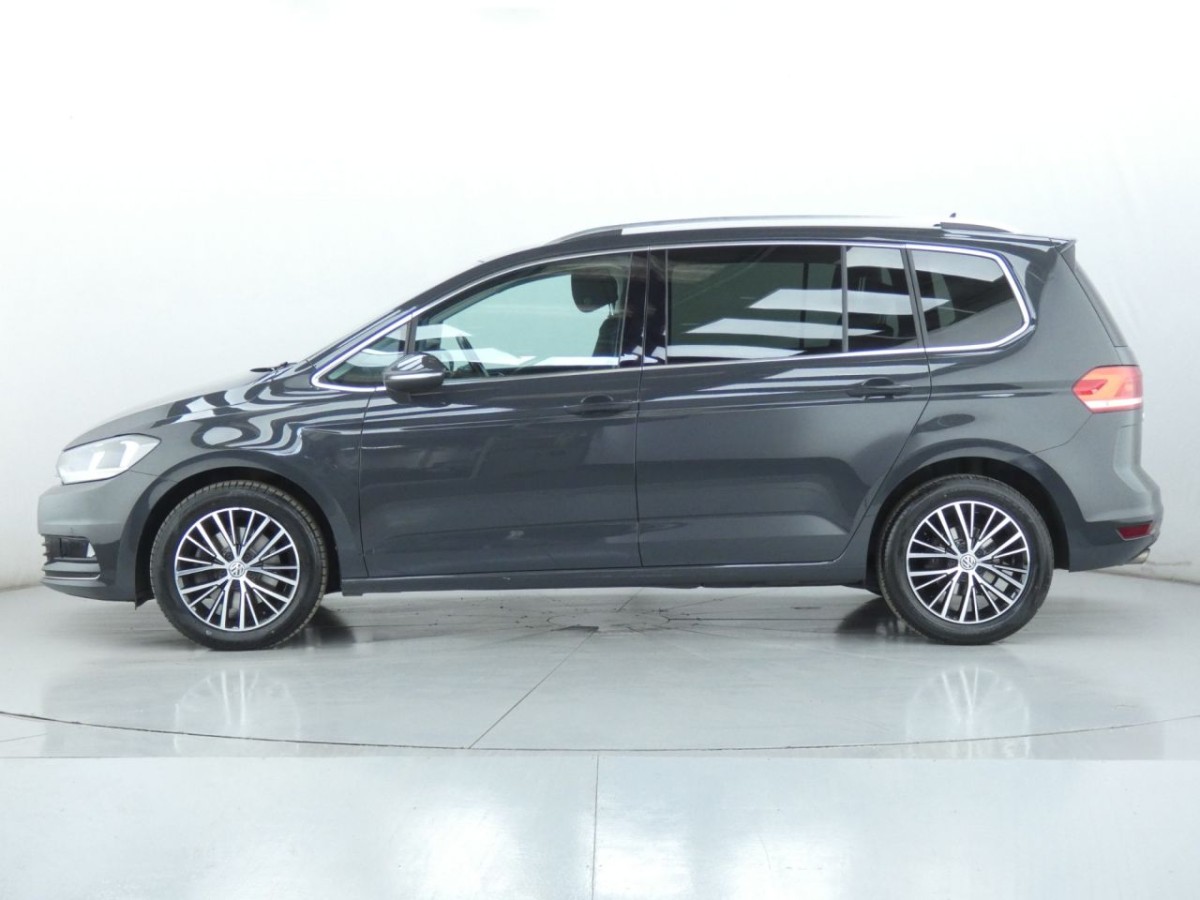 VOLKSWAGEN TOURAN 2.0 SEL TDI 5D 148 BHP - 2020 - £16,400