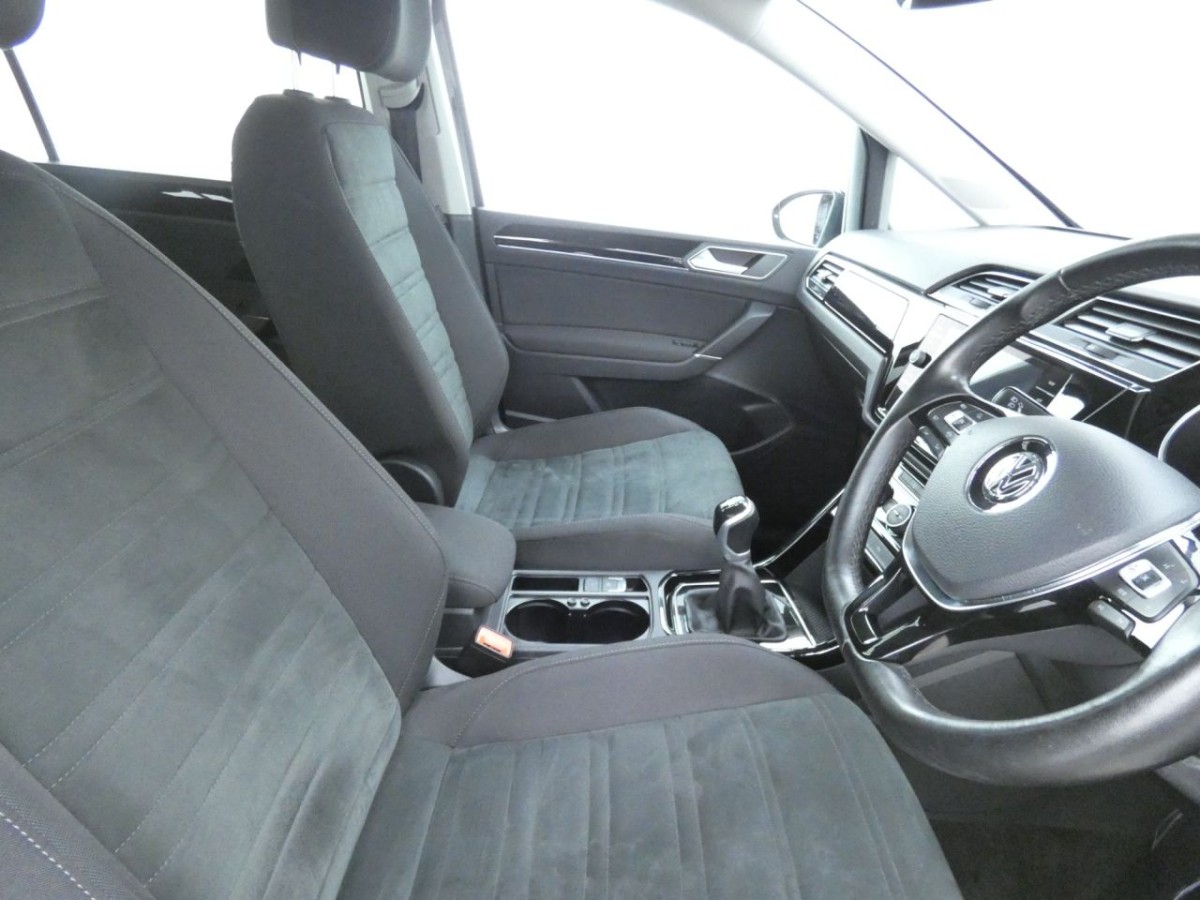VOLKSWAGEN TOURAN 2.0 SEL TDI 5D 148 BHP - 2020 - £16,400