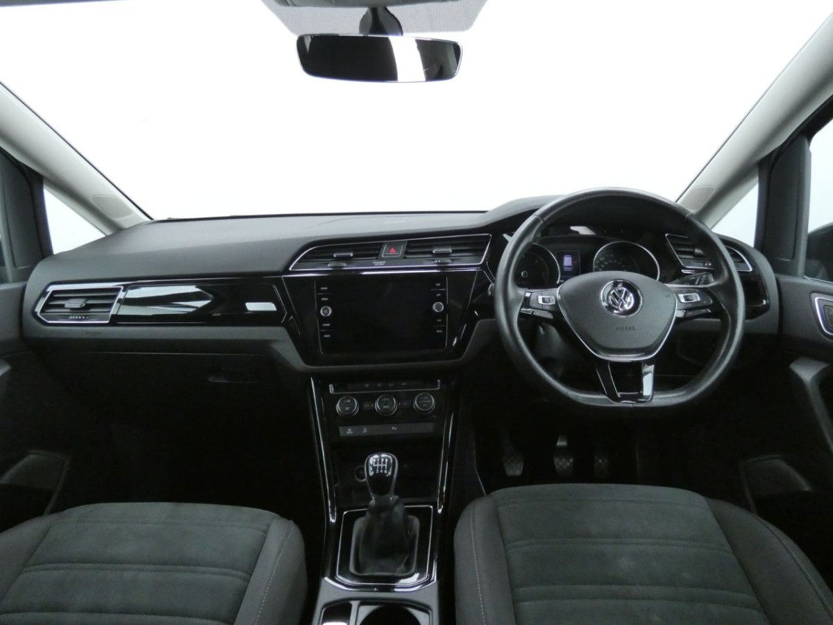 VOLKSWAGEN TOURAN 2.0 SEL TDI 5D 148 BHP - 2020 - £16,400