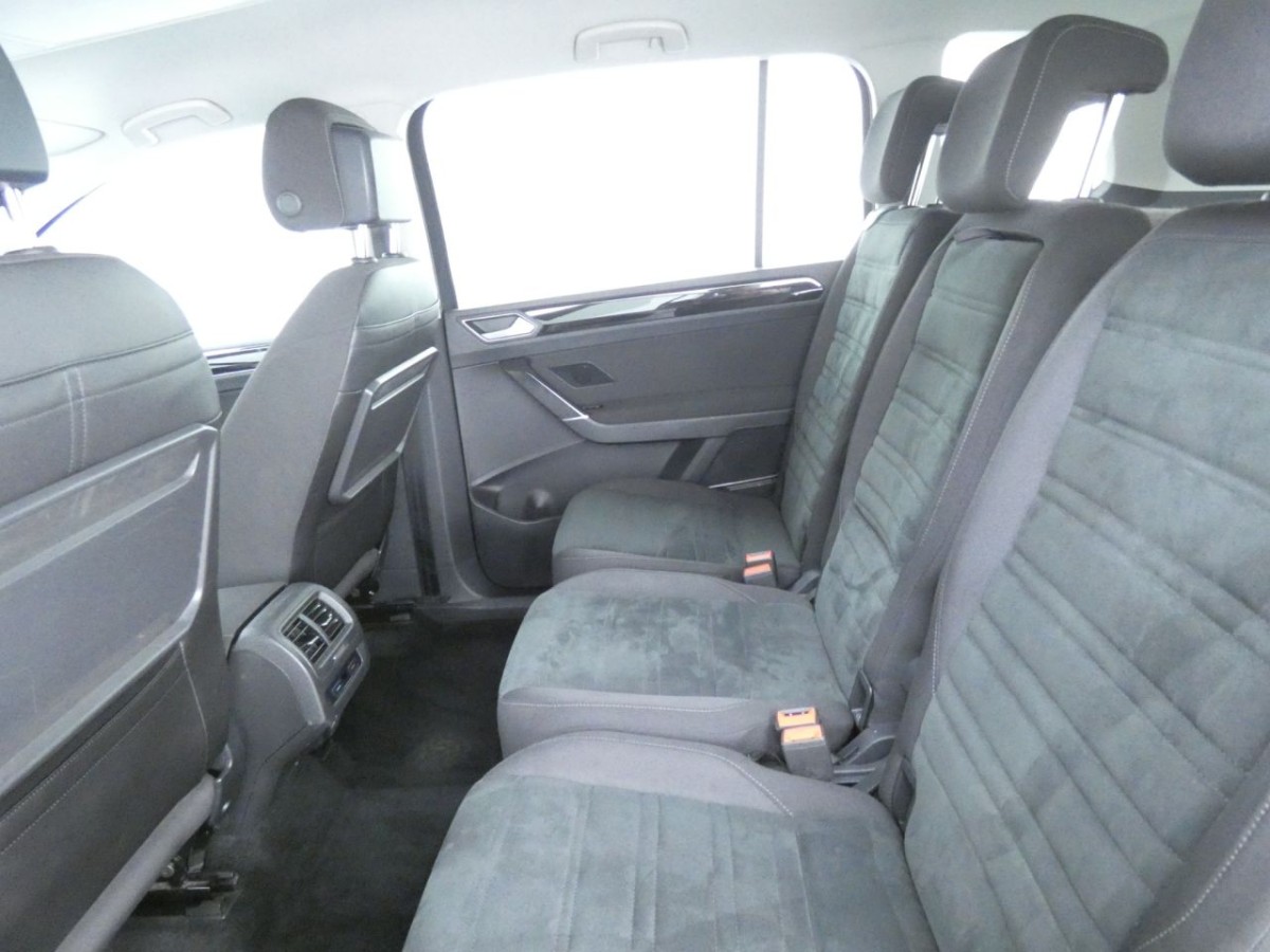 VOLKSWAGEN TOURAN 2.0 SEL TDI 5D 148 BHP - 2020 - £16,400