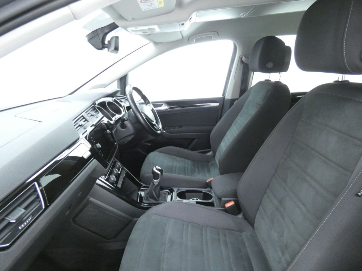 VOLKSWAGEN TOURAN 2.0 SEL TDI 5D 148 BHP - 2020 - £16,400