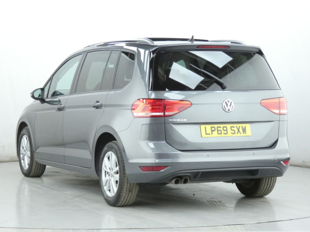 VOLKSWAGEN TOURAN 2.0 SE FAMILY TDI 5D 148 BHP - 2020 - £14,700