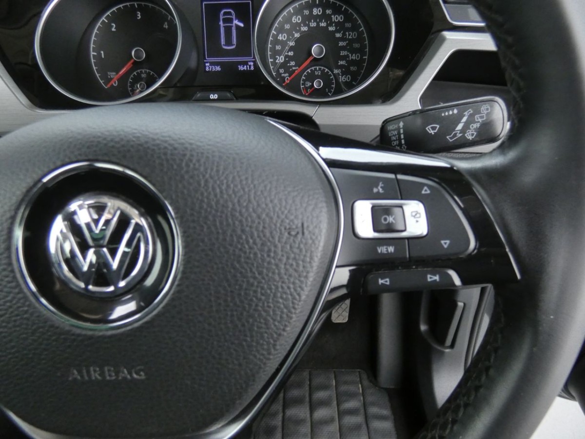 VOLKSWAGEN TOURAN 2.0 SE FAMILY TDI 5D 148 BHP - 2020 - £14,700