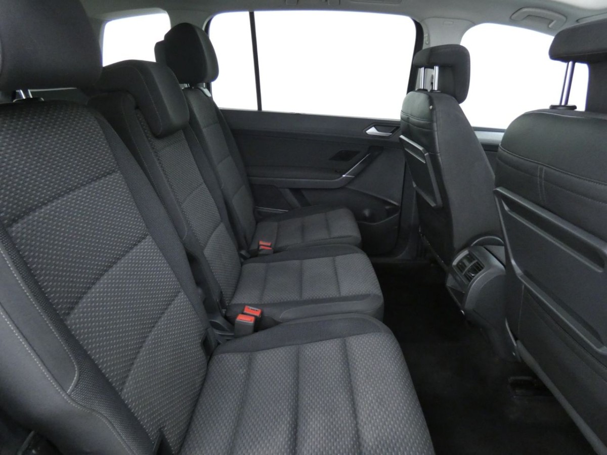 VOLKSWAGEN TOURAN 2.0 SE FAMILY TDI 5D 148 BHP - 2020 - £14,700