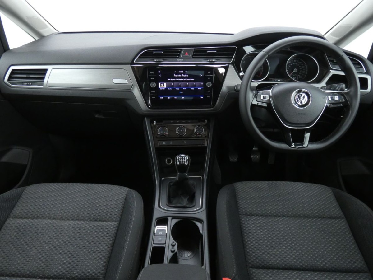 VOLKSWAGEN TOURAN 2.0 SE FAMILY TDI 5D 148 BHP - 2020 - £14,700