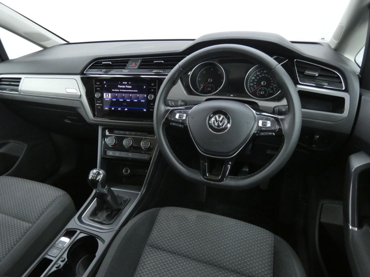 VOLKSWAGEN TOURAN 2.0 SE FAMILY TDI 5D 148 BHP - 2020 - £14,700