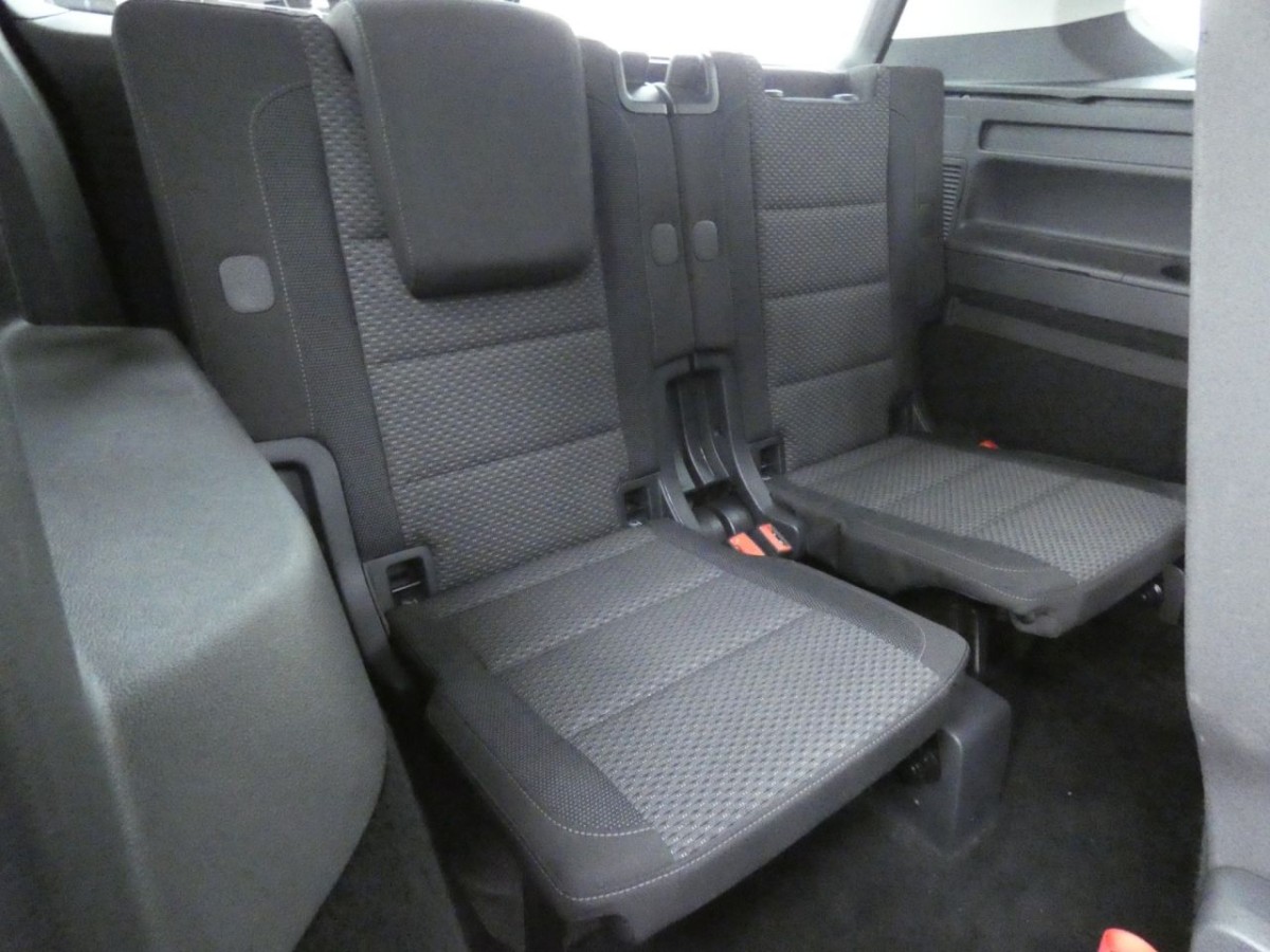 VOLKSWAGEN TOURAN 2.0 SE FAMILY TDI 5D 148 BHP - 2020 - £14,700