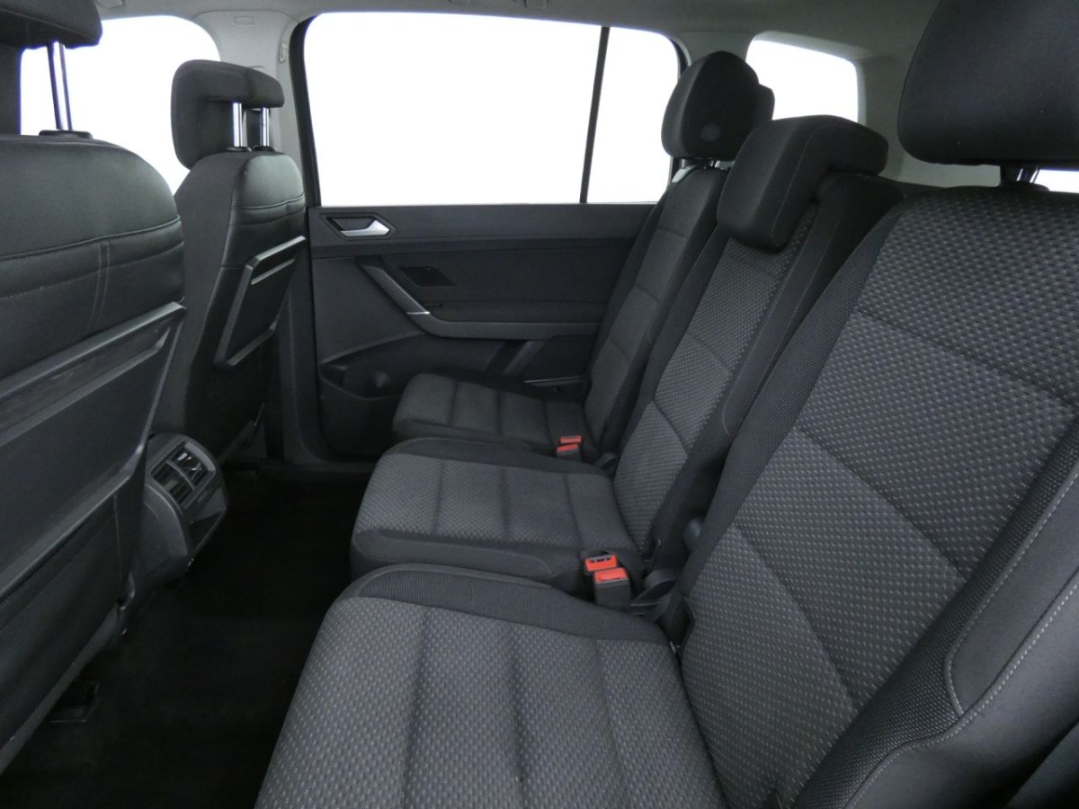 VOLKSWAGEN TOURAN 2.0 SE FAMILY TDI 5D 148 BHP - 2020 - £14,700