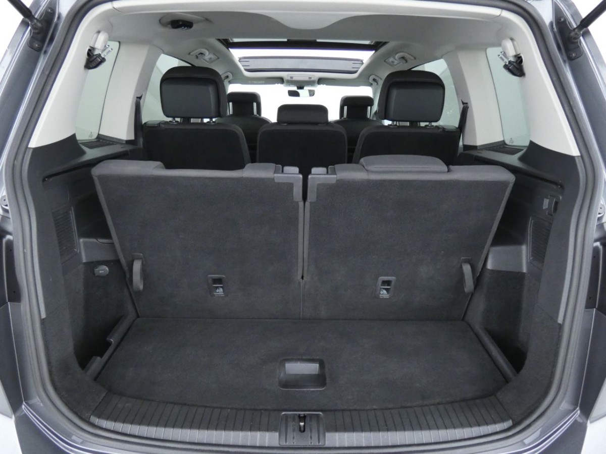 VOLKSWAGEN TOURAN 2.0 SE FAMILY TDI 5D 148 BHP - 2020 - £14,700