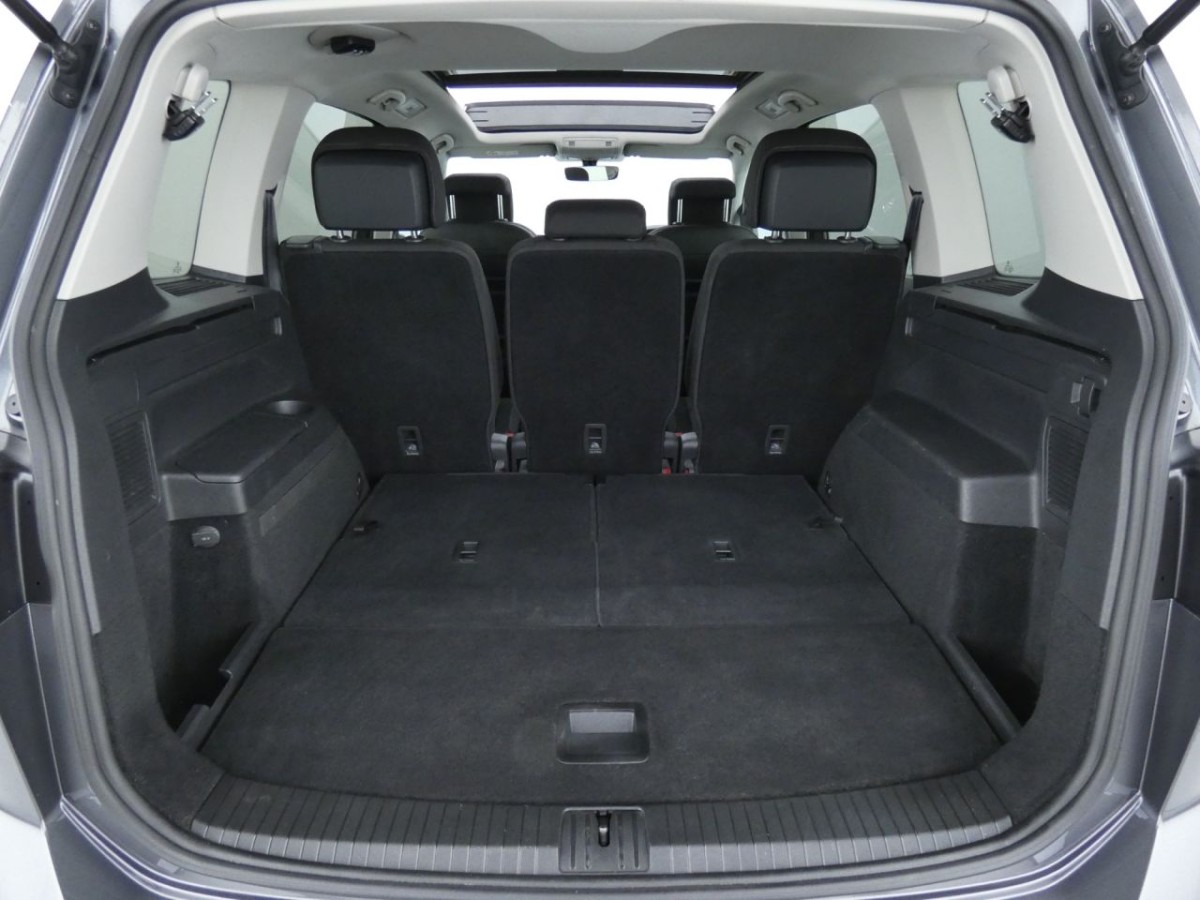 VOLKSWAGEN TOURAN 2.0 SE FAMILY TDI 5D 148 BHP - 2020 - £14,700