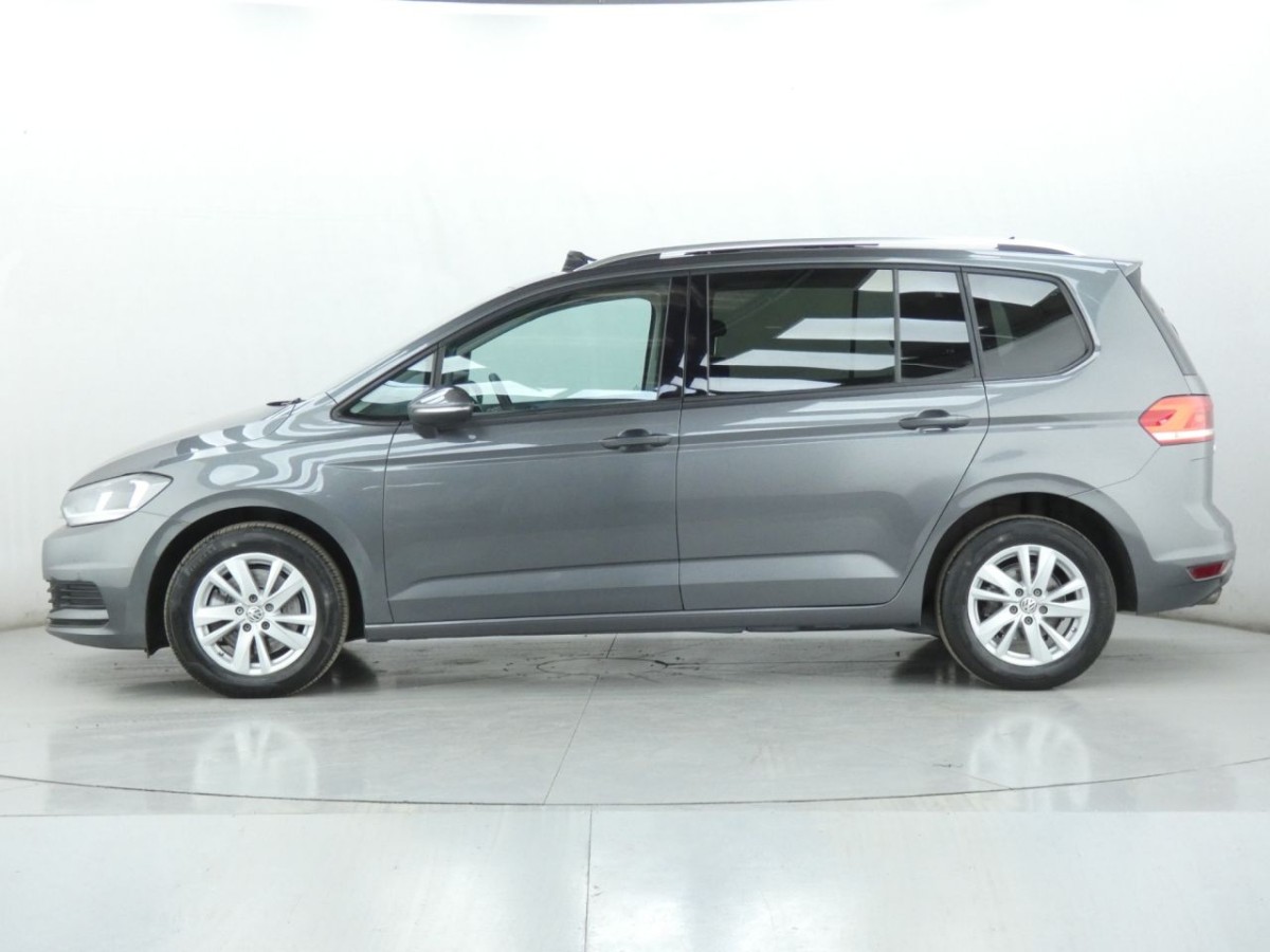 VOLKSWAGEN TOURAN 2.0 SE FAMILY TDI 5D 148 BHP - 2020 - £14,700