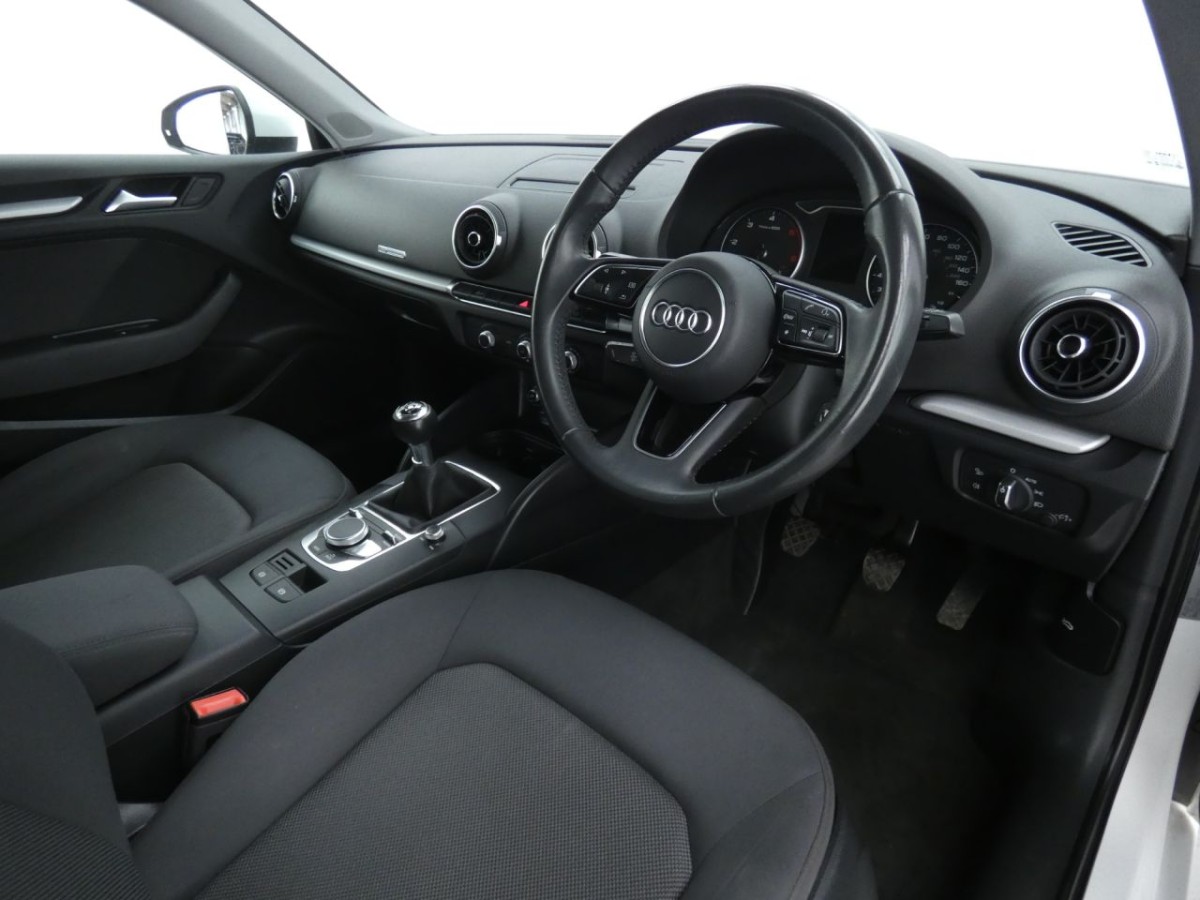 AUDI A3 2.0 SPORTBACK TDI SE TECHNIK 5D 148 BHP - 2020 - £11,700