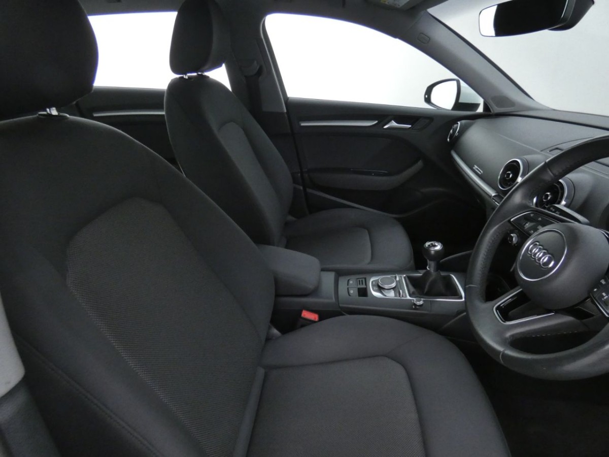 AUDI A3 2.0 SPORTBACK TDI SE TECHNIK 5D 148 BHP - 2020 - £11,700