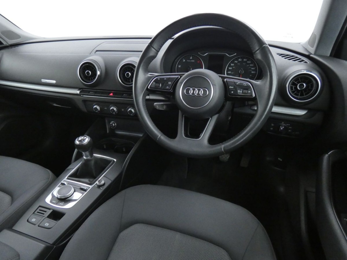 AUDI A3 2.0 SPORTBACK TDI SE TECHNIK 5D 148 BHP - 2020 - £11,700
