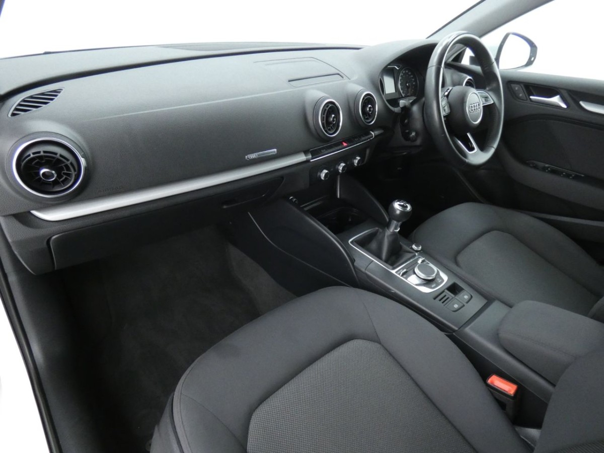 AUDI A3 2.0 SPORTBACK TDI SE TECHNIK 5D 148 BHP - 2020 - £11,700