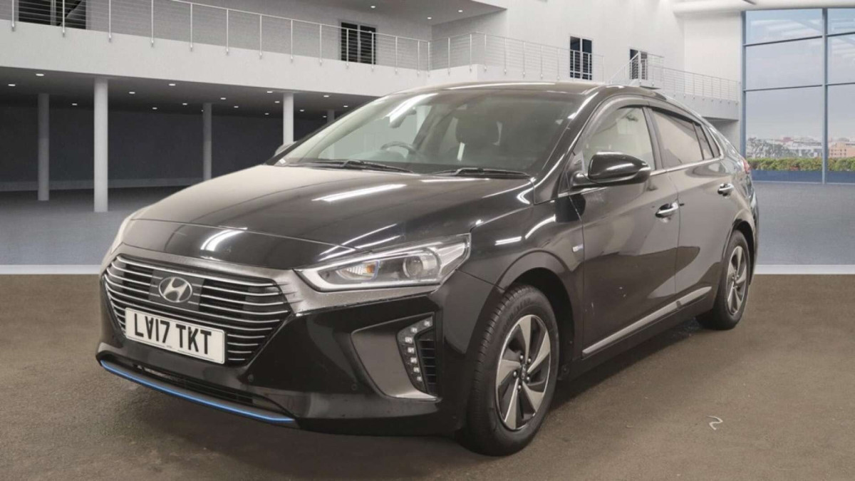 HYUNDAI IONIQ 2017 (17) 1.6 H-GDI PREMIUM SE HATCHBACK 5DR PETROL HYBRID DCT EURO 6 (S/S) (141 PS) - 2017 - £12,500