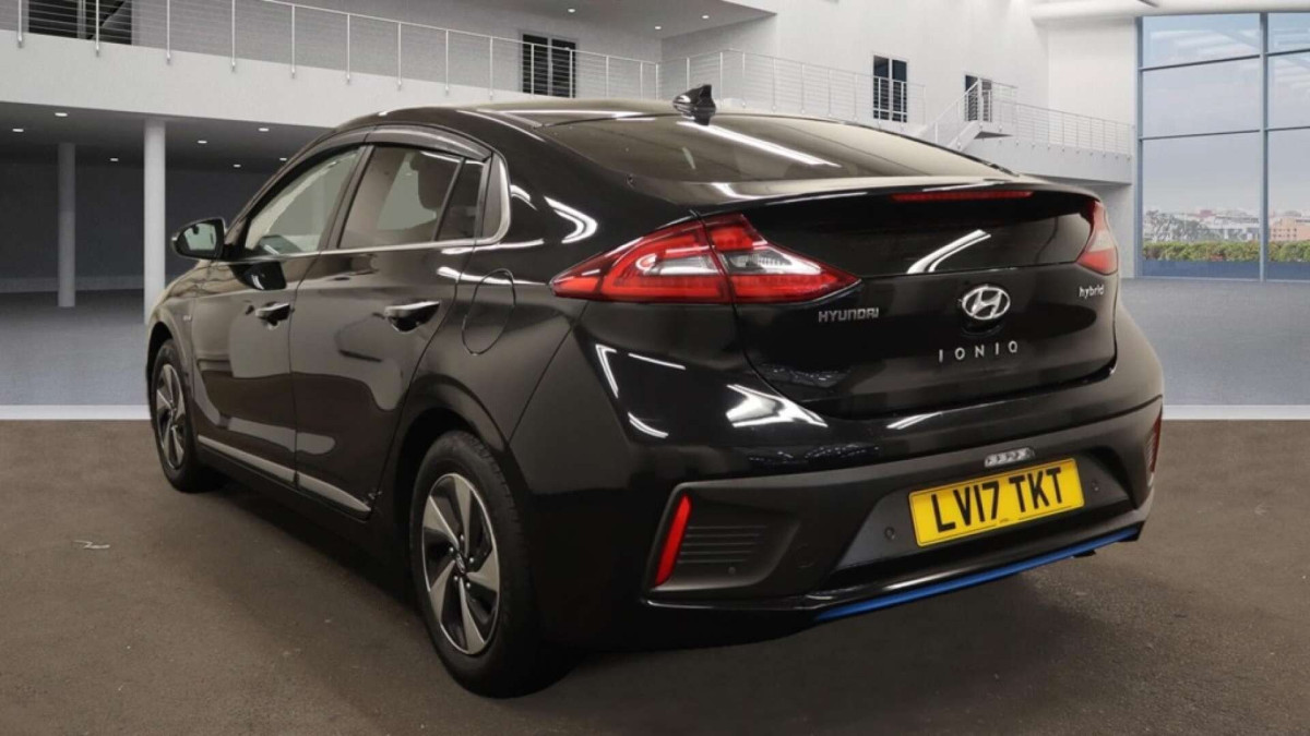 HYUNDAI IONIQ 2017 (17) 1.6 H-GDI PREMIUM SE HATCHBACK 5DR PETROL HYBRID DCT EURO 6 (S/S) (141 PS) - 2017 - £12,500