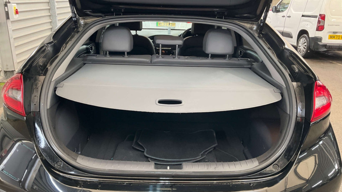 HYUNDAI IONIQ 2017 (17) 1.6 H-GDI PREMIUM SE HATCHBACK 5DR PETROL HYBRID DCT EURO 6 (S/S) (141 PS) - 2017 - £12,500