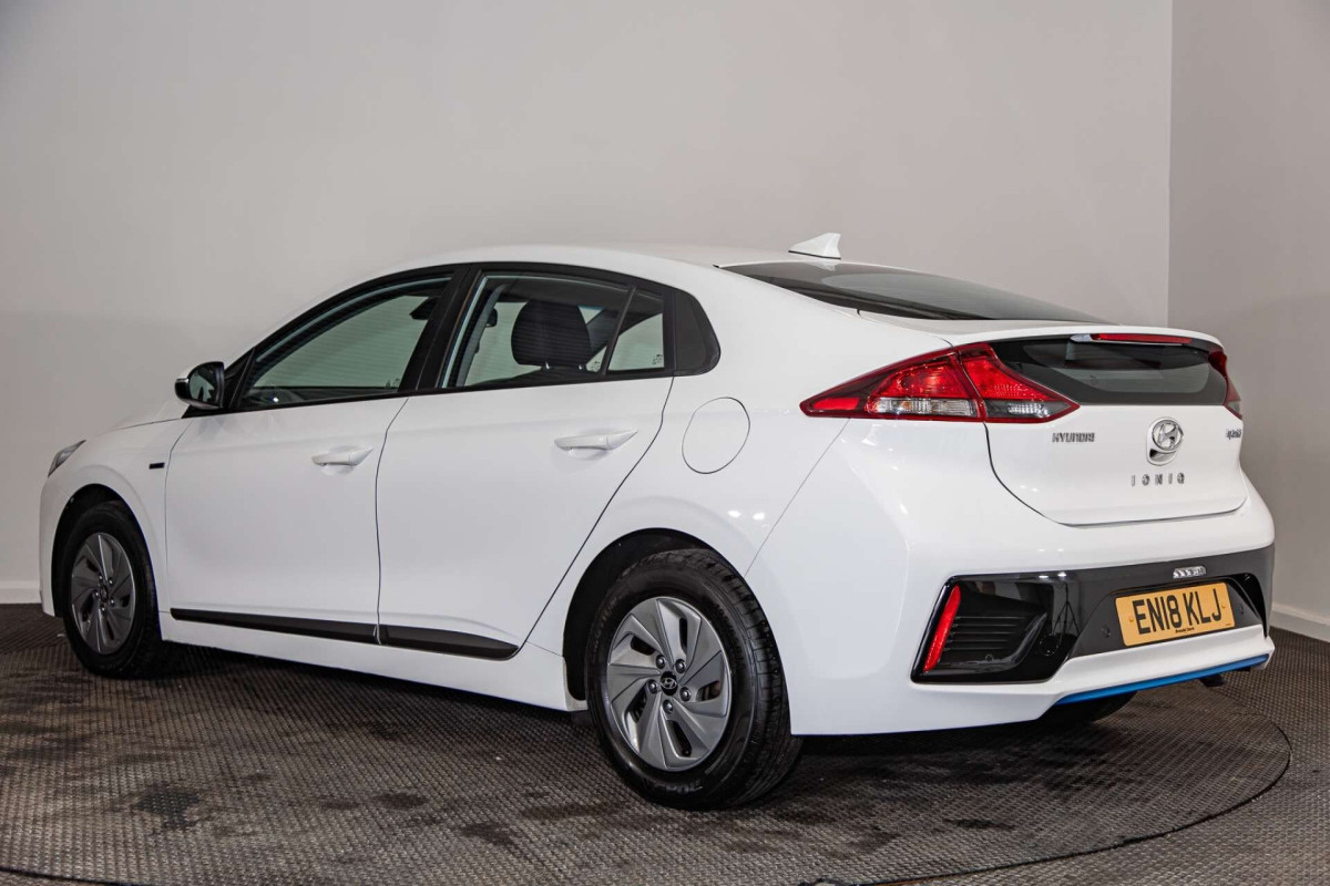 HYUNDAI IONIQ 2018 (18) 1.6 H-GDI SE HATCHBACK 5DR PETROL HYBRID DCT EURO 6 (S/S) (141 PS) - 2018 - £10,500