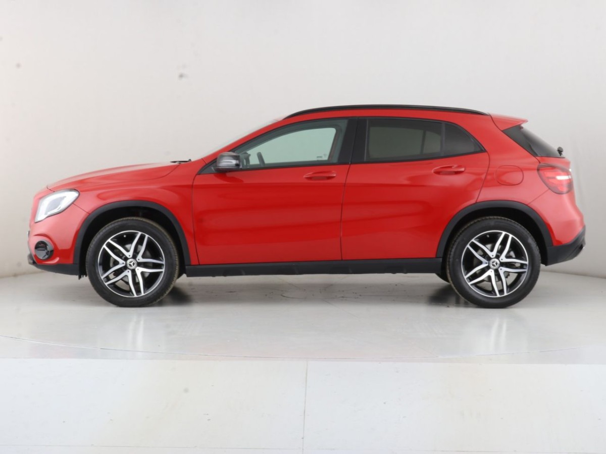 MERCEDES-BENZ GLA-CLASS 1.6 GLA 180 URBAN EDITION 5D 121 BHP - 2019 - £21,940