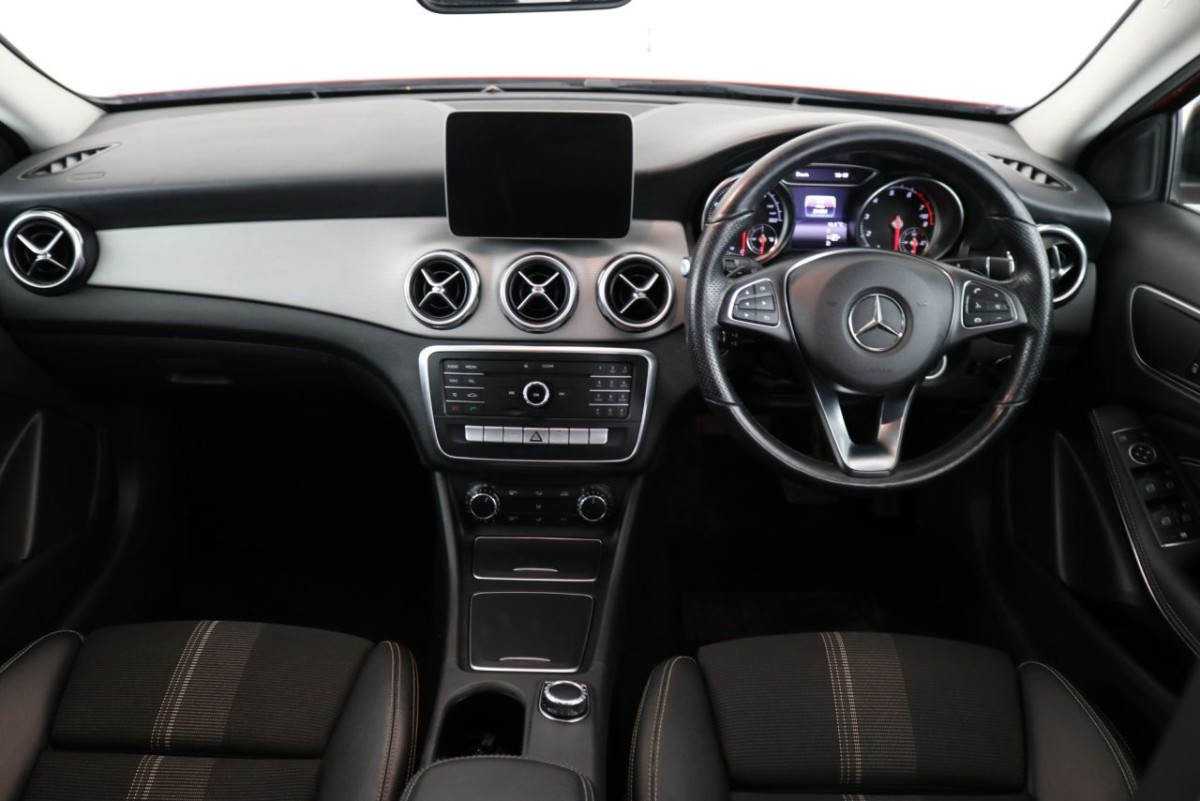 MERCEDES-BENZ GLA-CLASS 1.6 GLA 180 URBAN EDITION 5D 121 BHP - 2019 - £21,940