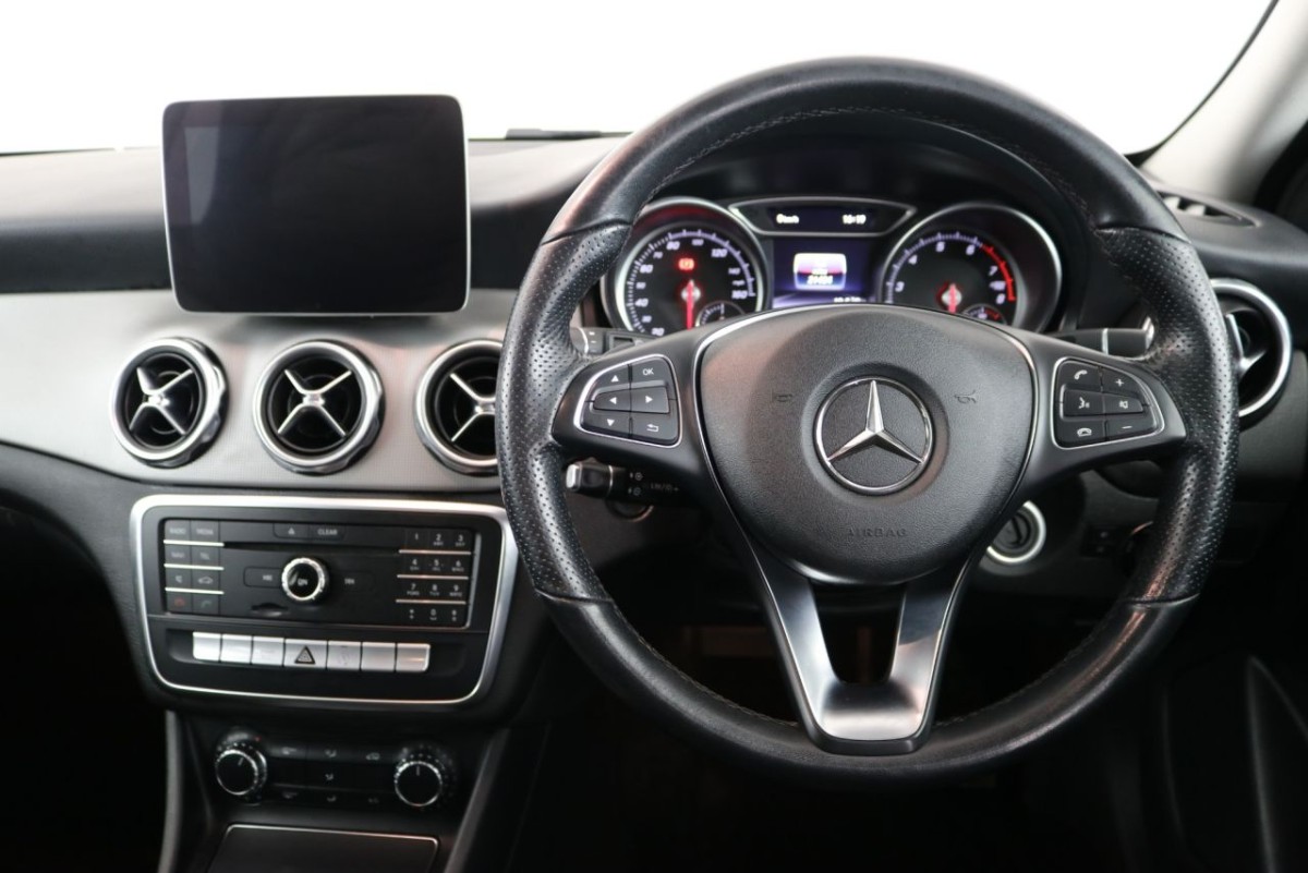 MERCEDES-BENZ GLA-CLASS 1.6 GLA 180 URBAN EDITION 5D 121 BHP - 2019 - £21,940