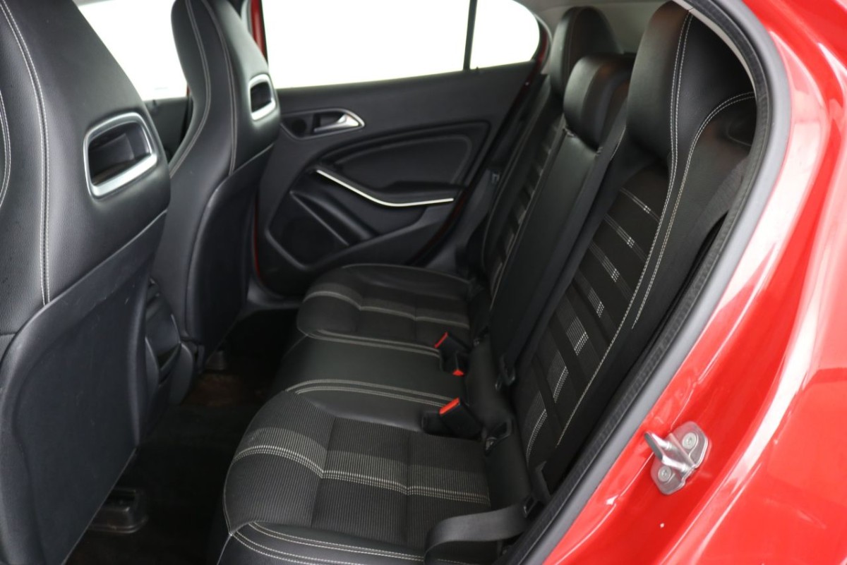 MERCEDES-BENZ GLA-CLASS 1.6 GLA 180 URBAN EDITION 5D 121 BHP - 2019 - £21,940
