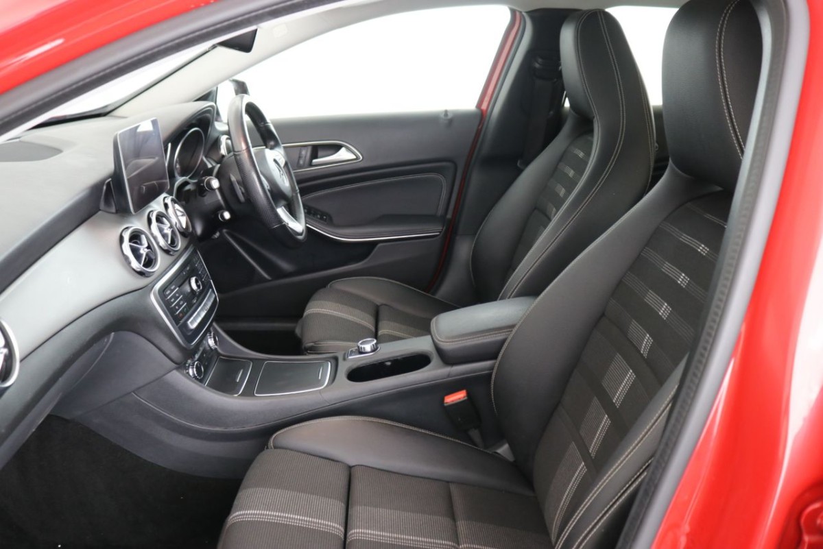 MERCEDES-BENZ GLA-CLASS 1.6 GLA 180 URBAN EDITION 5D 121 BHP - 2019 - £21,940