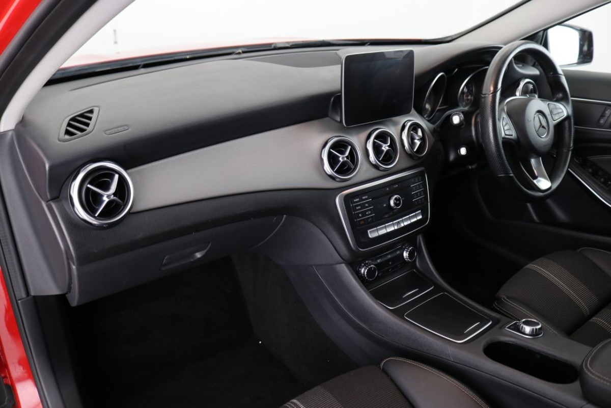 MERCEDES-BENZ GLA-CLASS 1.6 GLA 180 URBAN EDITION 5D 121 BHP - 2019 - £21,940