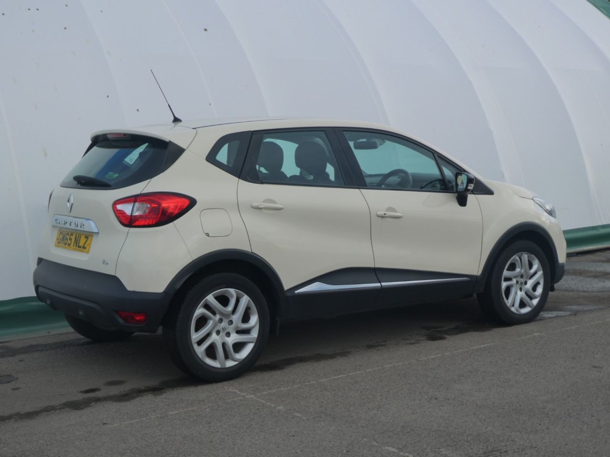 RENAULT CAPTUR 0.9 DYNAMIQUE NAV TCE 5D 90 BHP - 2015 - £9,990