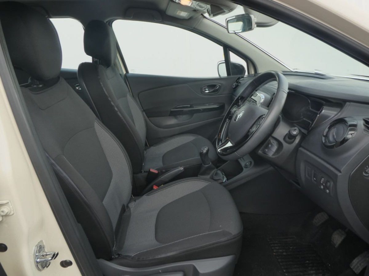 RENAULT CAPTUR 0.9 DYNAMIQUE NAV TCE 5D 90 BHP - 2015 - £9,990