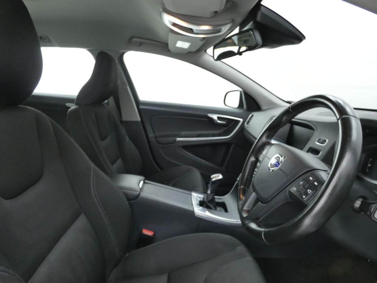 VOLVO V60 2.0 D4 BUSINESS EDITION 5D 188 BHP - 2016 - £13,400