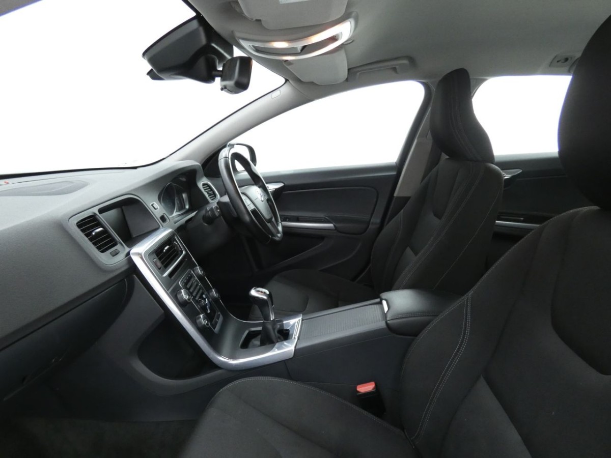 VOLVO V60 2.0 D4 BUSINESS EDITION 5D 188 BHP - 2016 - £13,400