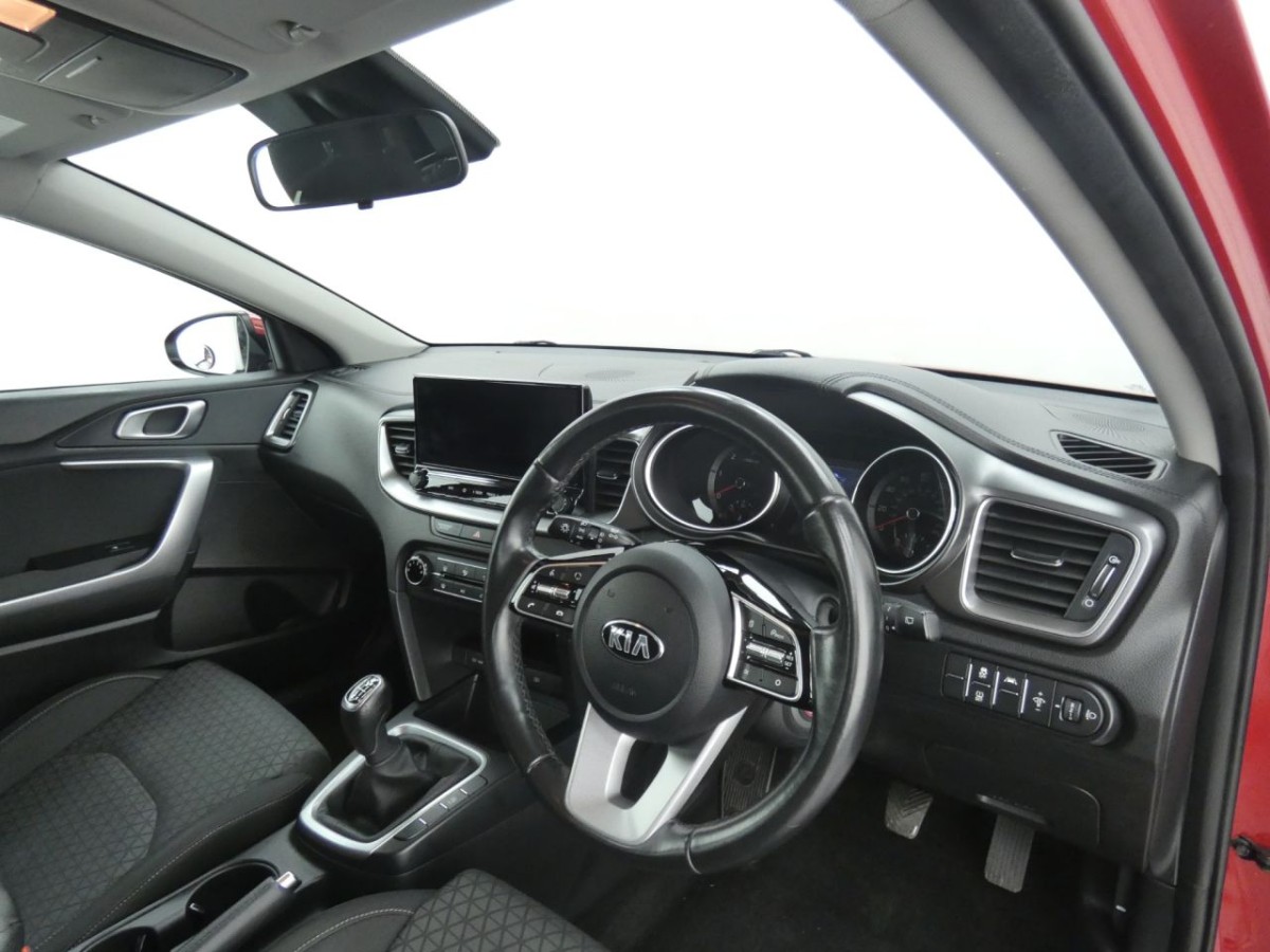KIA CEED 1.6 CRDI 2 NAV ISG 5D 114 BHP - 2020 - £8,990