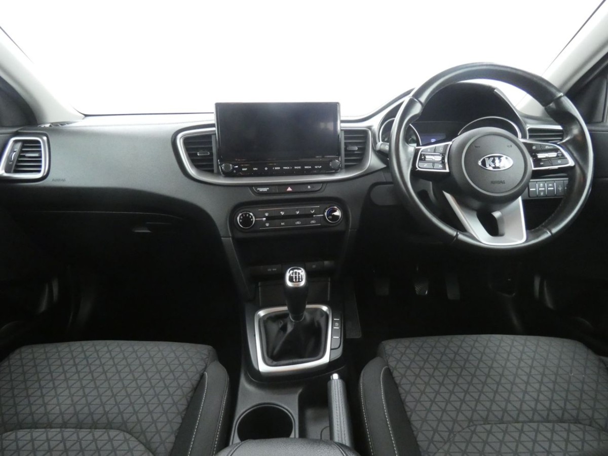 KIA CEED 1.6 CRDI 2 NAV ISG 5D 114 BHP - 2020 - £8,990