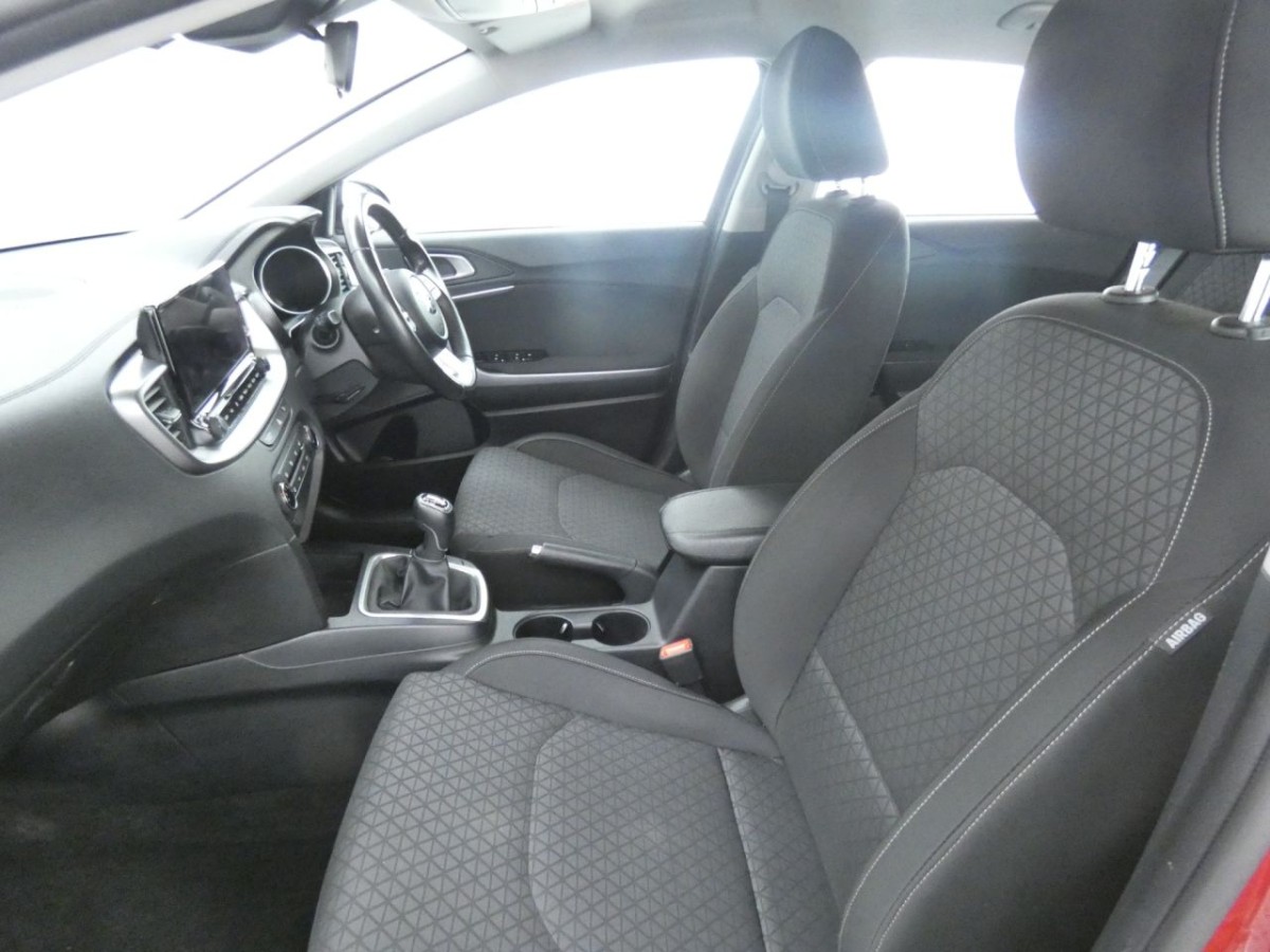 KIA CEED 1.6 CRDI 2 NAV ISG 5D 114 BHP - 2020 - £8,990