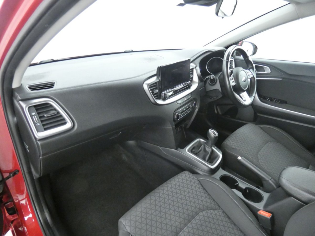 KIA CEED 1.6 CRDI 2 NAV ISG 5D 114 BHP - 2020 - £8,990