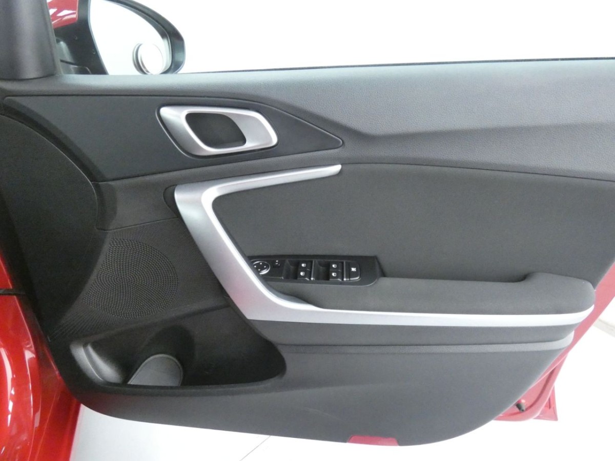 KIA CEED 1.6 CRDI 2 NAV ISG 5D 114 BHP - 2020 - £8,990