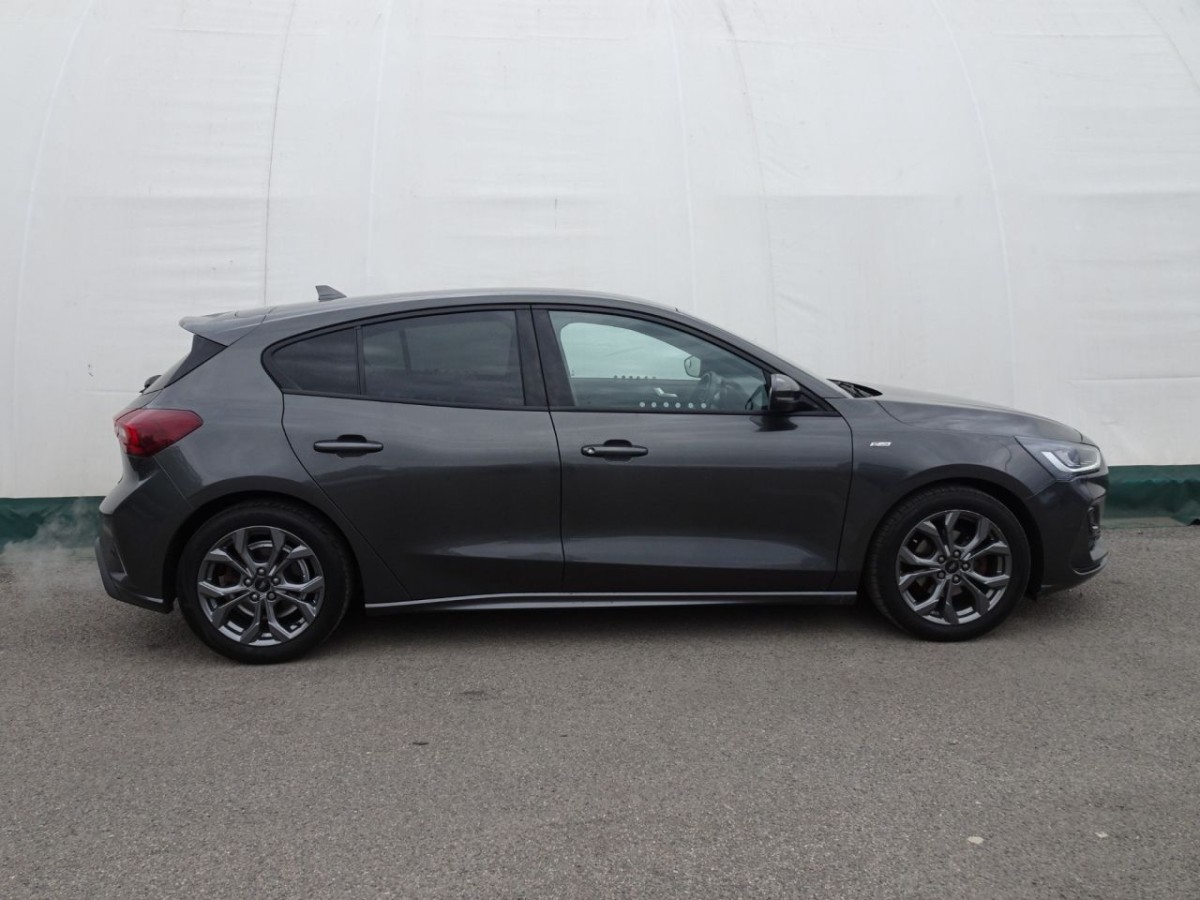 FORD FOCUS 1.0 ST-LINE 5D 124 BHP - 2022 - £12,400