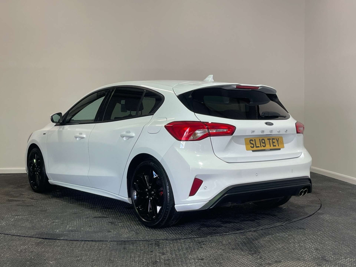 FORD FOCUS 2019 (19) 1.0T ECOBOOST ST-LINE X HATCHBACK 5DR PETROL MANUAL EURO 6 (S/S) (125 PS) - 2019 - £11,000