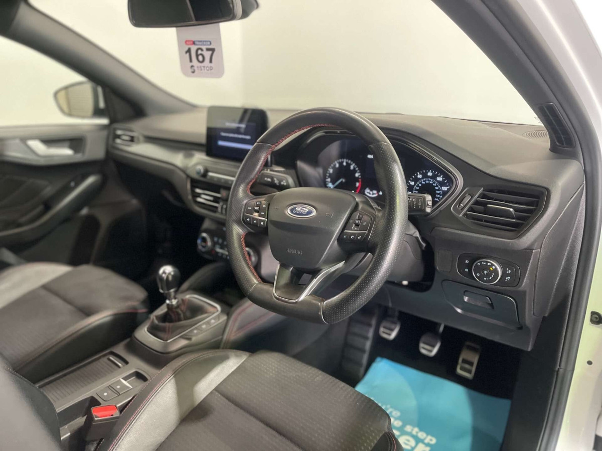 FORD FOCUS 2019 (19) 1.0T ECOBOOST ST-LINE X HATCHBACK 5DR PETROL MANUAL EURO 6 (S/S) (125 PS) - 2019 - £11,000