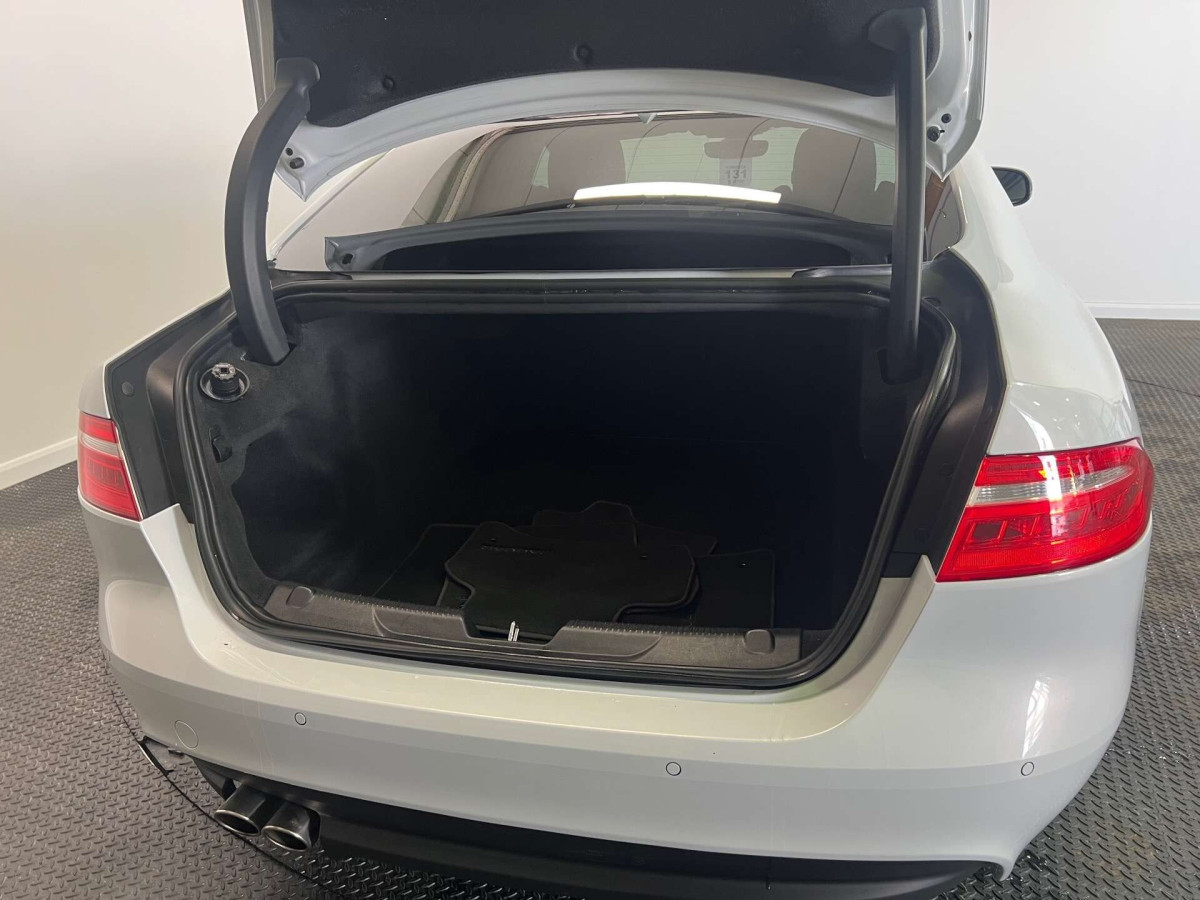JAGUAR XE 2019 (19) 2.0D LANDMARK SALOON 4DR DIESEL AUTO EURO 6 (S/S) (180 PS) - 2019 - £12,900