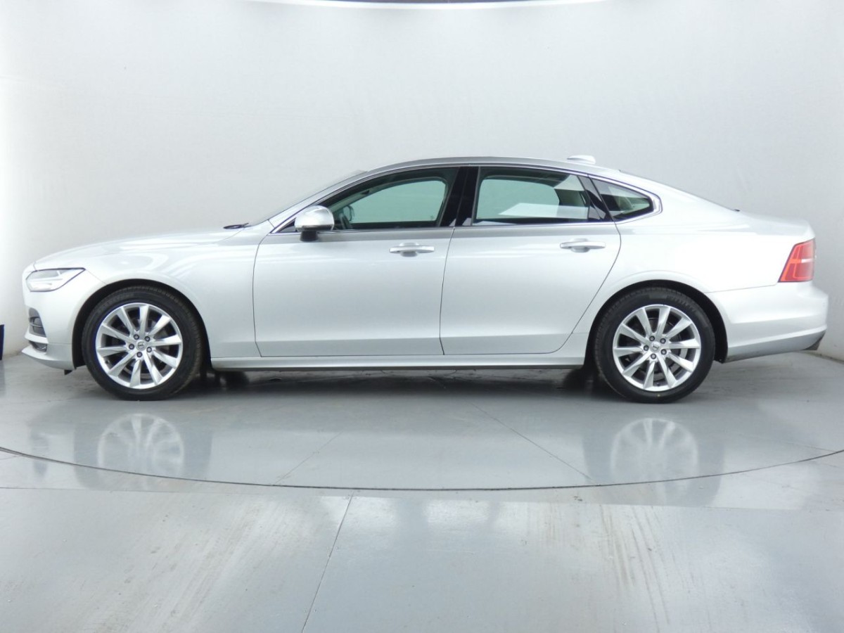 VOLVO S90 2.0 T4 MOMENTUM PLUS 4D 188 BHP - 2019 - £16,990
