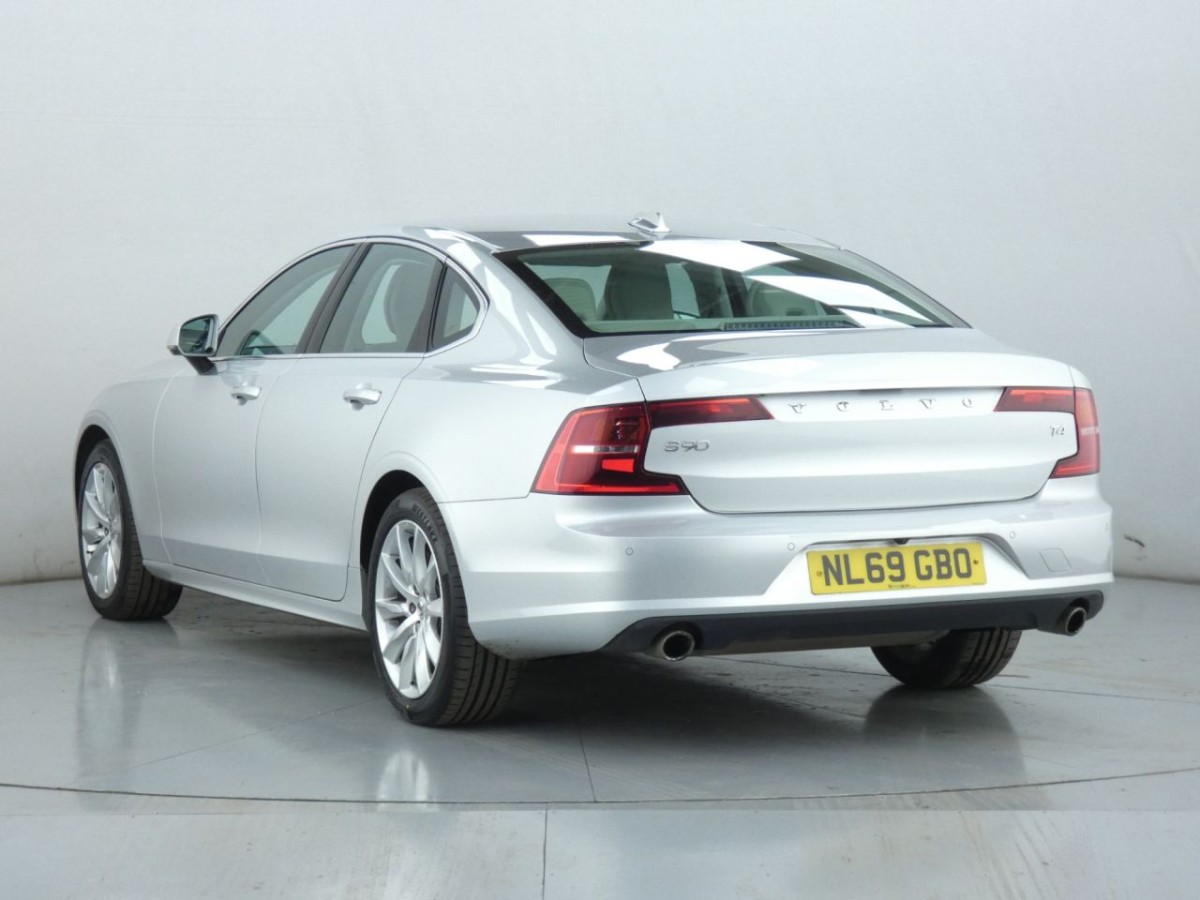 VOLVO S90 2.0 T4 MOMENTUM PLUS 4D 188 BHP - 2019 - £16,990