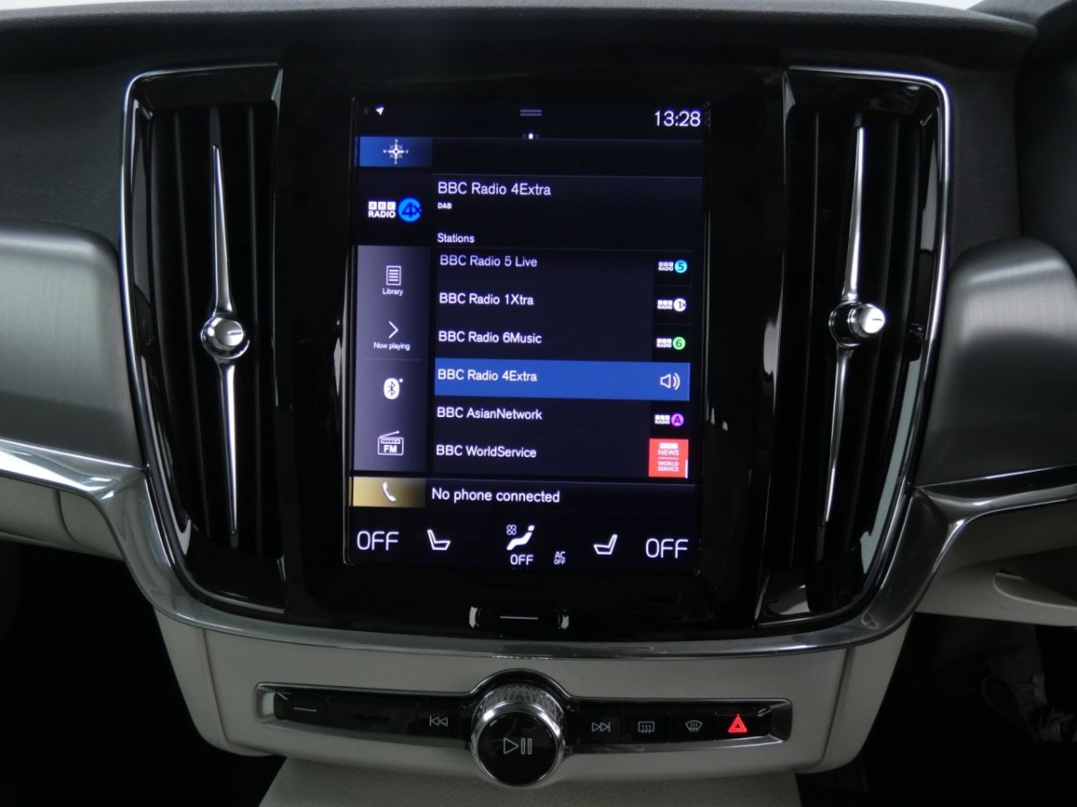 VOLVO S90 2.0 T4 MOMENTUM PLUS 4D 188 BHP - 2019 - £16,990