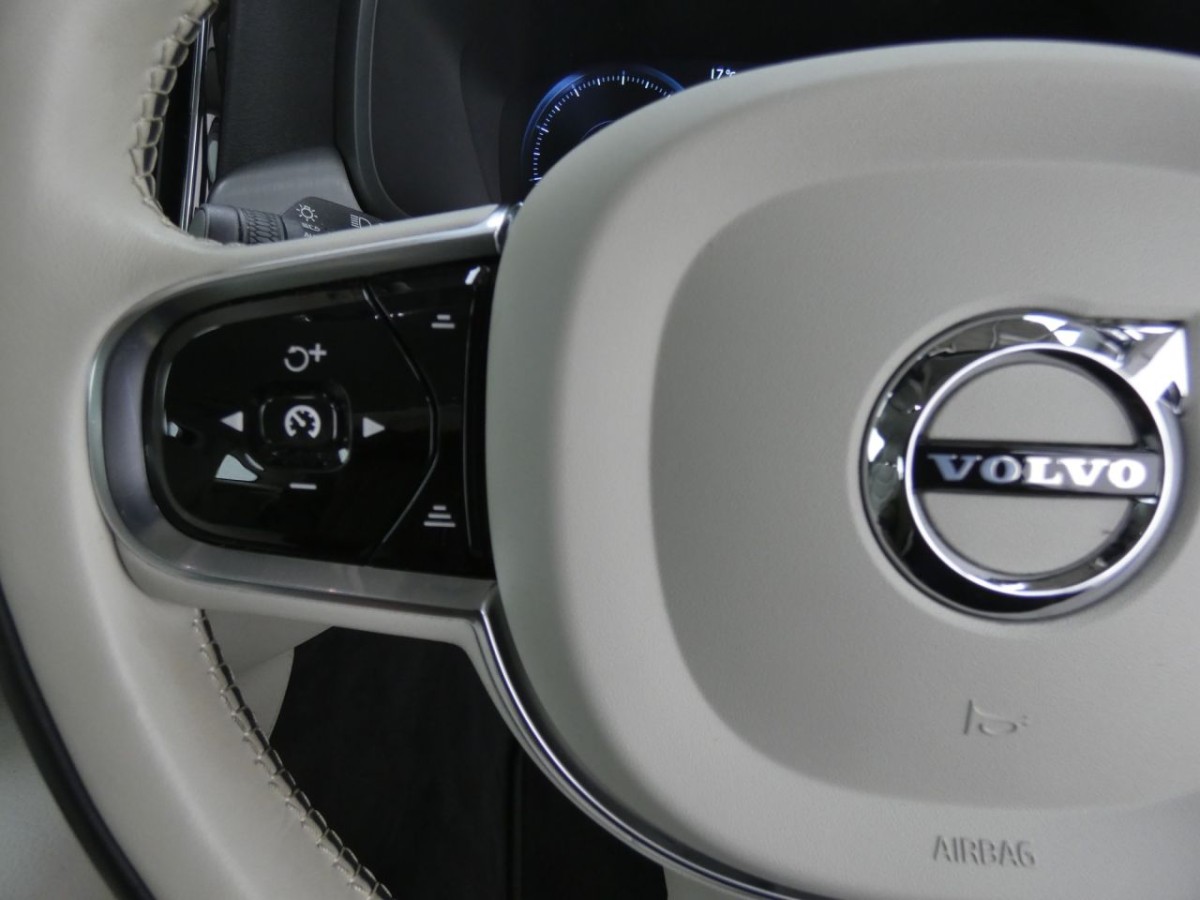 VOLVO S90 2.0 T4 MOMENTUM PLUS 4D 188 BHP - 2019 - £16,990