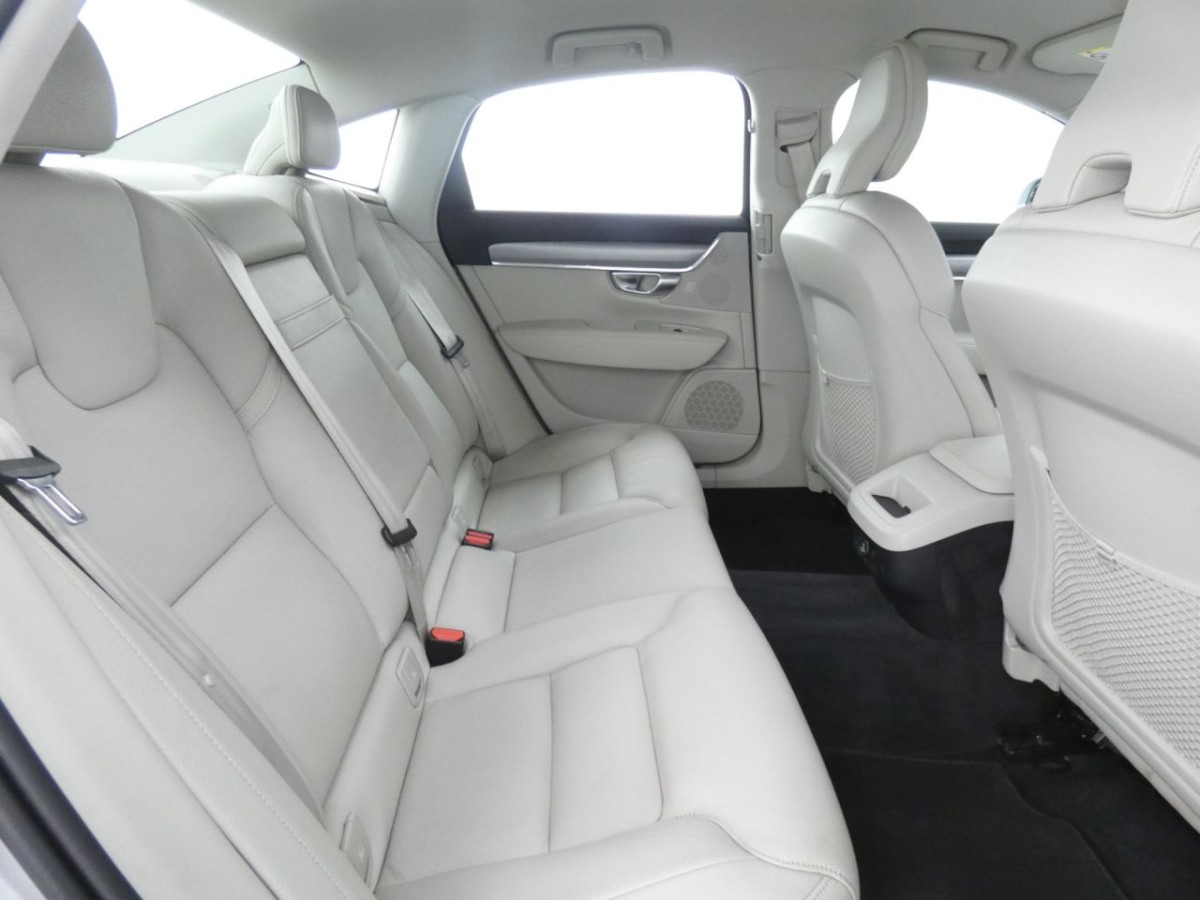 VOLVO S90 2.0 T4 MOMENTUM PLUS 4D 188 BHP - 2019 - £16,990